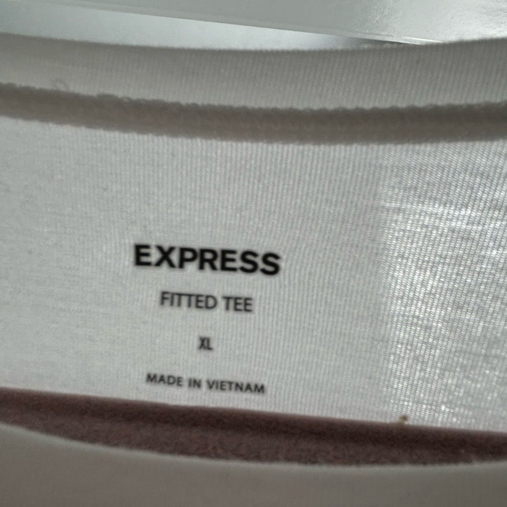 White tee - Picture 2 of 2